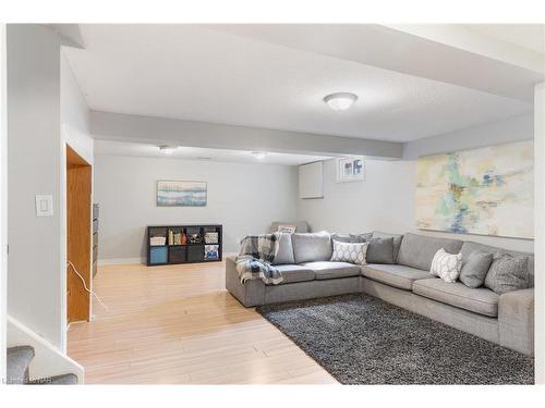 14 Laguna Crescent, St. Catharines, ON - Indoor Photo Showing Living Room