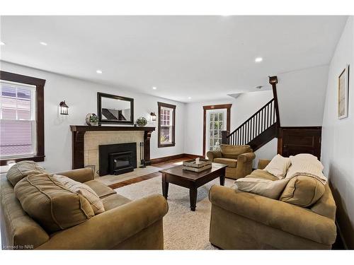 1700 Chatham Road, Fort Erie, ON - Indoor Photo Showing Living Room With Fireplace