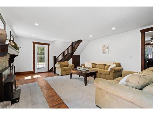 1700 Chatham Road, Fort Erie, ON - Indoor Photo Showing Other Room With Fireplace