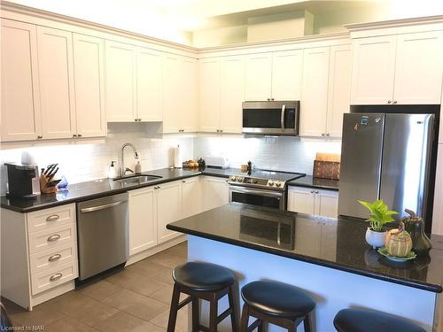 127-8111 Forest Glen Drive, Niagara Falls, ON - Indoor Photo Showing Kitchen With Upgraded Kitchen