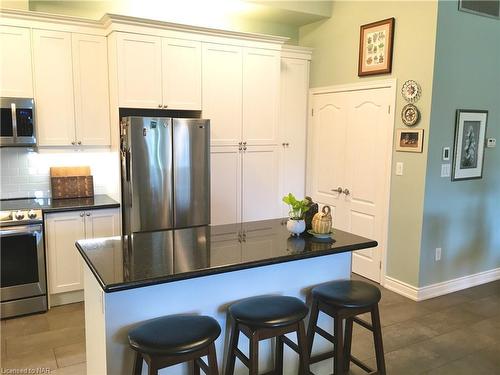 127-8111 Forest Glen Drive, Niagara Falls, ON - Indoor Photo Showing Kitchen With Upgraded Kitchen