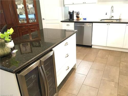 127-8111 Forest Glen Drive, Niagara Falls, ON - Indoor Photo Showing Kitchen