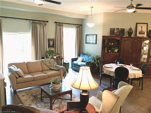 127-8111 Forest Glen Drive, Niagara Falls, ON - Indoor Photo Showing Living Room