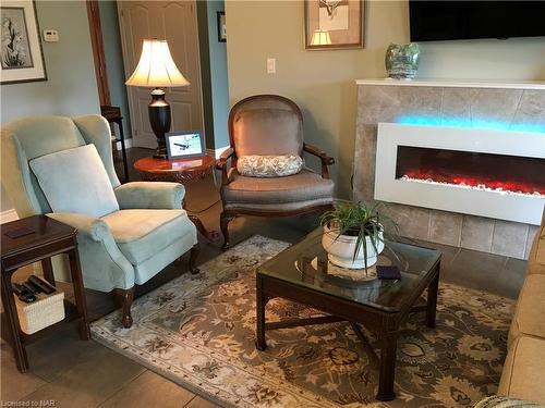 127-8111 Forest Glen Drive, Niagara Falls, ON - Indoor Photo Showing Living Room With Fireplace