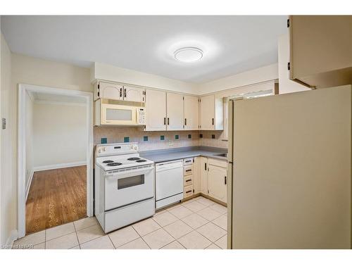 25 Parnell Road, St. Catharines, ON - Indoor Photo Showing Kitchen