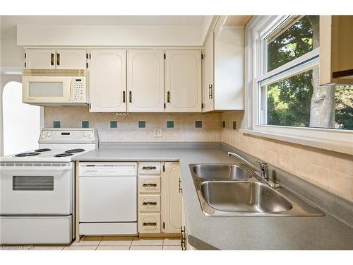 25 Parnell Road, St. Catharines, ON - Indoor Photo Showing Kitchen With Double Sink