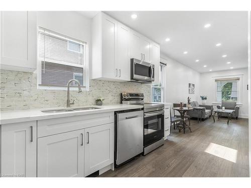 36 Margery Road, Welland, ON - Indoor Photo Showing Kitchen With Upgraded Kitchen