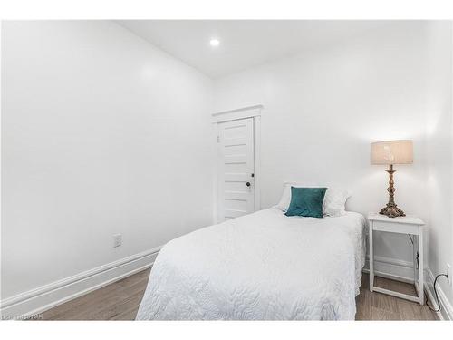 36 Margery Road, Welland, ON - Indoor Photo Showing Bedroom