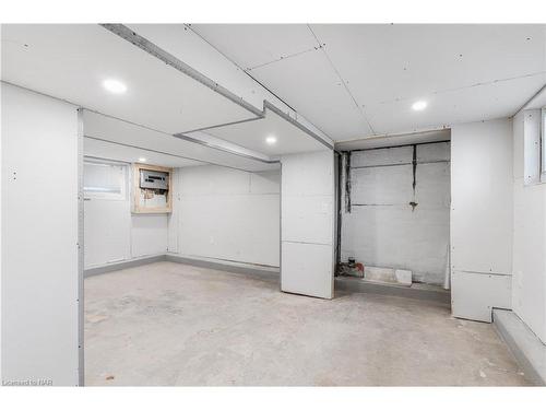 36 Margery Road, Welland, ON - Indoor Photo Showing Garage