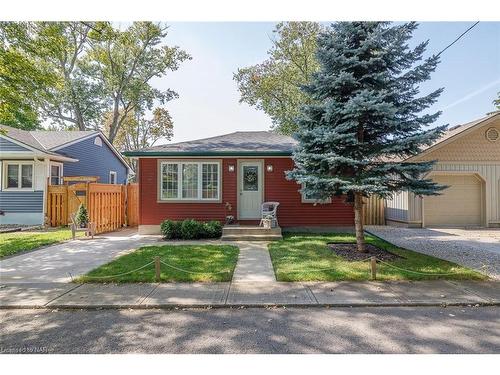 263 Maplewood Avenue, Crystal Beach, ON - Outdoor With Facade