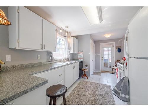 263 Maplewood Avenue, Crystal Beach, ON - Indoor Photo Showing Kitchen