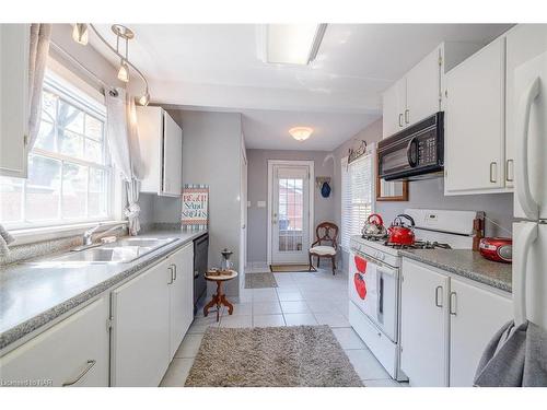 263 Maplewood Avenue, Crystal Beach, ON - Indoor Photo Showing Kitchen