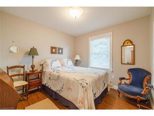 263 Maplewood Avenue, Crystal Beach, ON - Indoor Photo Showing Bedroom