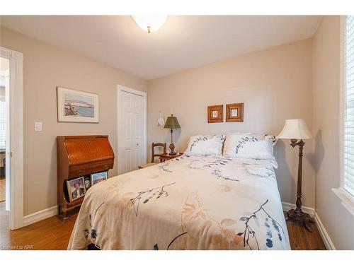 263 Maplewood Avenue, Crystal Beach, ON - Indoor Photo Showing Bedroom