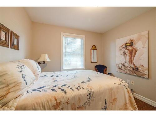 263 Maplewood Avenue, Crystal Beach, ON - Indoor Photo Showing Bedroom