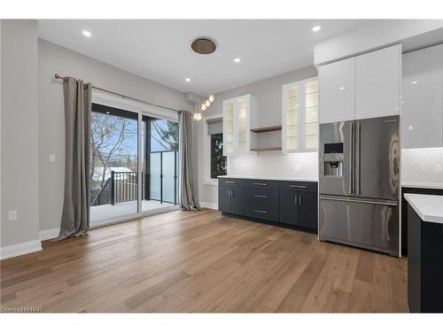 13-1465 Station Street, Fonthill, ON - Indoor Photo Showing Kitchen With Stainless Steel Kitchen