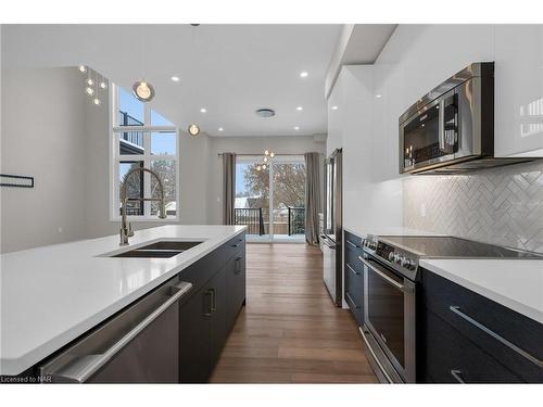 13-1465 Station Street, Fonthill, ON - Indoor Photo Showing Kitchen With Stainless Steel Kitchen With Double Sink With Upgraded Kitchen