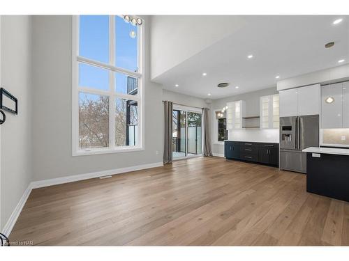 13-1465 Station Street, Fonthill, ON - Indoor Photo Showing Kitchen