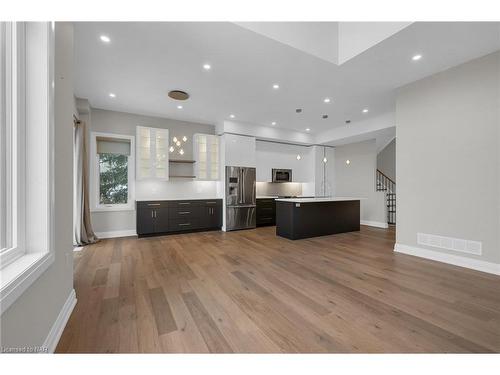 13-1465 Station Street, Fonthill, ON - Indoor Photo Showing Kitchen