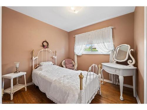 4 Tamarack Street, Welland, ON - Indoor Photo Showing Bedroom