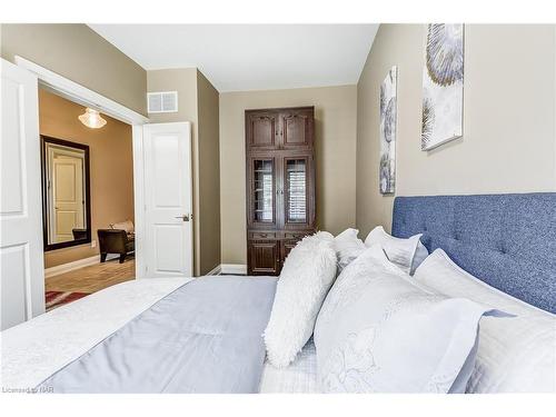 4-5622 Ironwood Street, Niagara Falls, ON - Indoor Photo Showing Bedroom