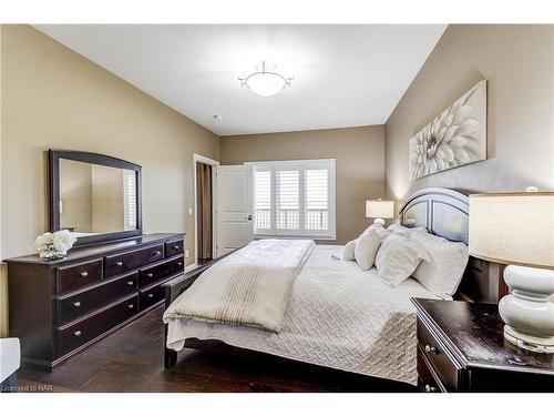 4-5622 Ironwood Street, Niagara Falls, ON - Indoor Photo Showing Bedroom