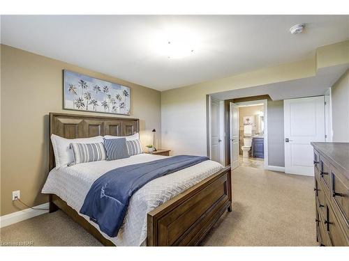 4-5622 Ironwood Street, Niagara Falls, ON - Indoor Photo Showing Bedroom