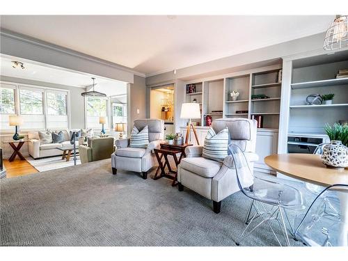 4189 Elberta Avenue, Niagara Falls, ON - Indoor Photo Showing Living Room