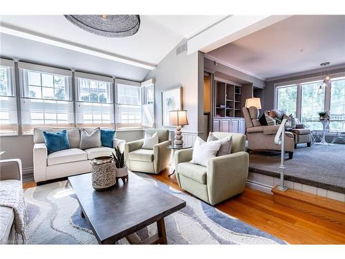 4189 Elberta Avenue, Niagara Falls, ON - Indoor Photo Showing Living Room