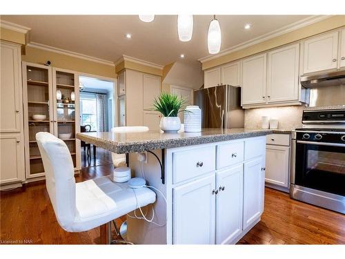 4189 Elberta Avenue, Niagara Falls, ON - Indoor Photo Showing Kitchen