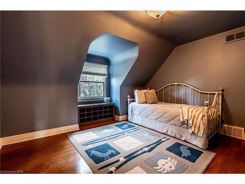 4189 Elberta Avenue, Niagara Falls, ON - Indoor Photo Showing Bedroom