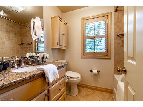 4189 Elberta Avenue, Niagara Falls, ON - Indoor Photo Showing Bathroom