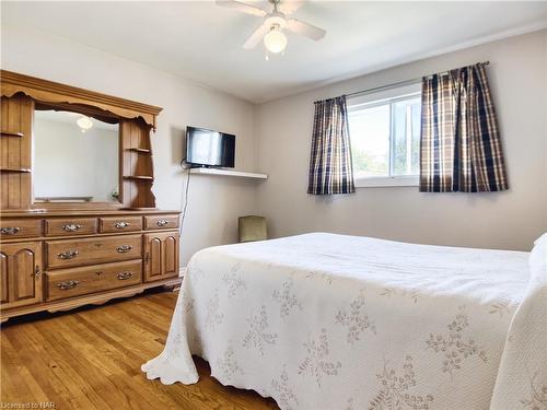 46 Collier Road S, Thorold, ON - Indoor Photo Showing Bedroom