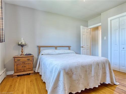 46 Collier Road S, Thorold, ON - Indoor Photo Showing Bedroom