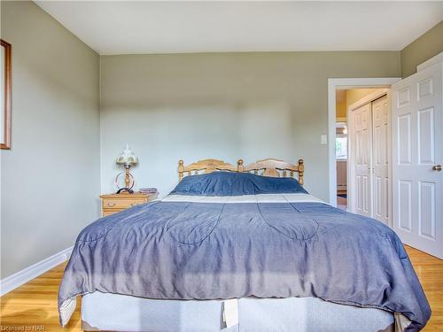 46 Collier Road S, Thorold, ON - Indoor Photo Showing Bedroom