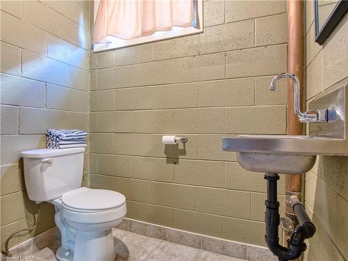 46 Collier Road S, Thorold, ON - Indoor Photo Showing Bathroom