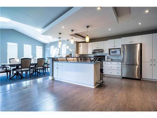 3829 Northwood Drive, Niagara Falls, ON - Indoor Photo Showing Kitchen With Stainless Steel Kitchen With Upgraded Kitchen