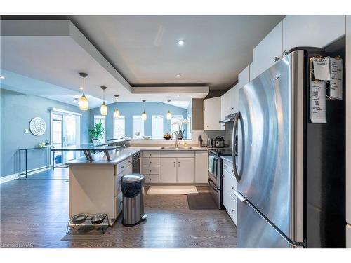 3829 Northwood Drive, Niagara Falls, ON - Indoor Photo Showing Kitchen With Stainless Steel Kitchen