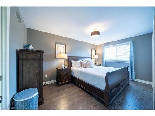 3829 Northwood Drive, Niagara Falls, ON - Indoor Photo Showing Bedroom