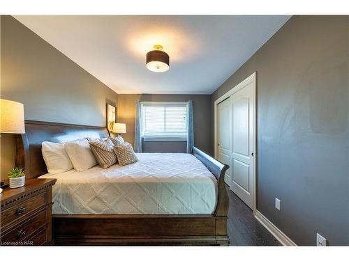 3829 Northwood Drive, Niagara Falls, ON - Indoor Photo Showing Bedroom