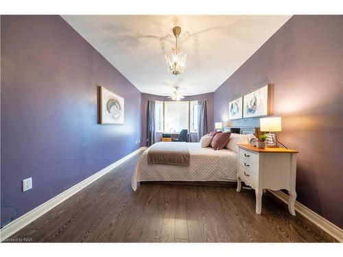 3829 Northwood Drive, Niagara Falls, ON - Indoor Photo Showing Bedroom