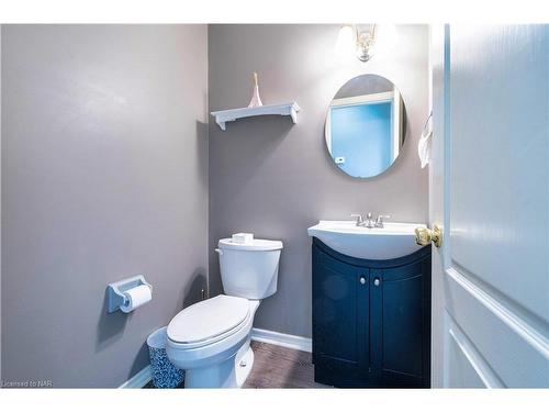 3829 Northwood Drive, Niagara Falls, ON - Indoor Photo Showing Bathroom