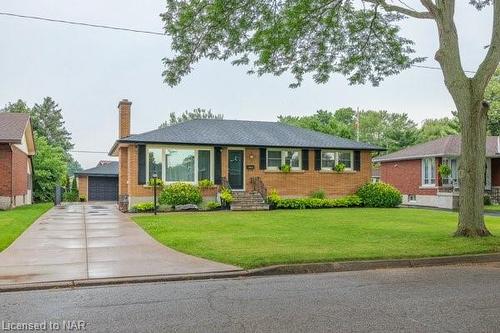 8830 Parliament Avenue, Niagara Falls, ON - Outdoor With Facade