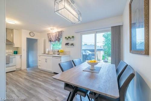 8830 Parliament Avenue, Niagara Falls, ON - Indoor Photo Showing Dining Room