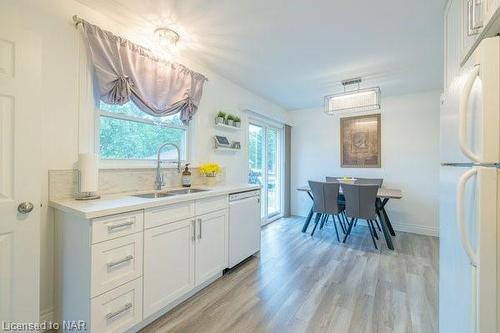 8830 Parliament Avenue, Niagara Falls, ON - Indoor Photo Showing Kitchen With Double Sink