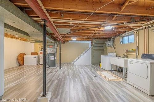 8830 Parliament Avenue, Niagara Falls, ON - Indoor Photo Showing Laundry Room