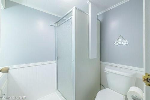 8830 Parliament Avenue, Niagara Falls, ON - Indoor Photo Showing Bathroom