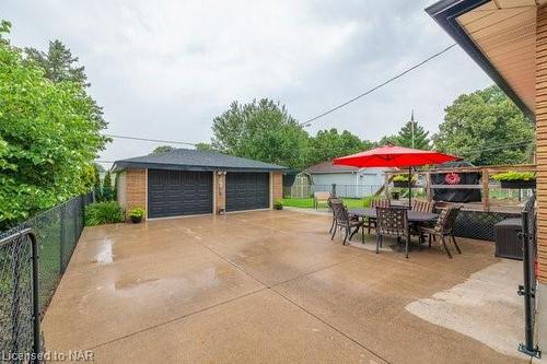 8830 Parliament Avenue, Niagara Falls, ON - Outdoor With Deck Patio Veranda With Exterior