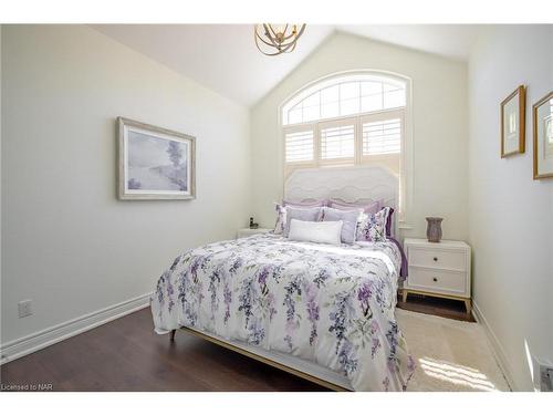 1 Tuscany Court, St. Catharines, ON - Indoor Photo Showing Bedroom