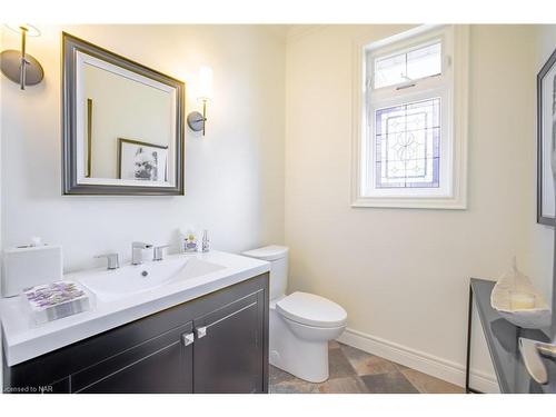 1 Tuscany Court, St. Catharines, ON - Indoor Photo Showing Bathroom